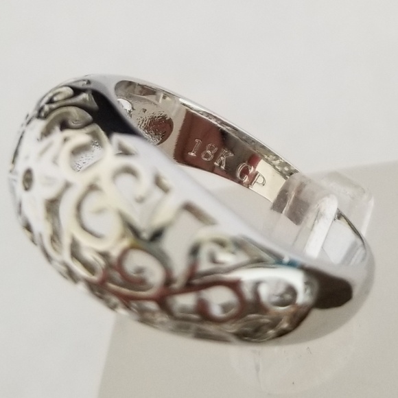 HOST PICK!!! 🎉 Scroll Design 18k White Gold Band - Picture 6 of 8